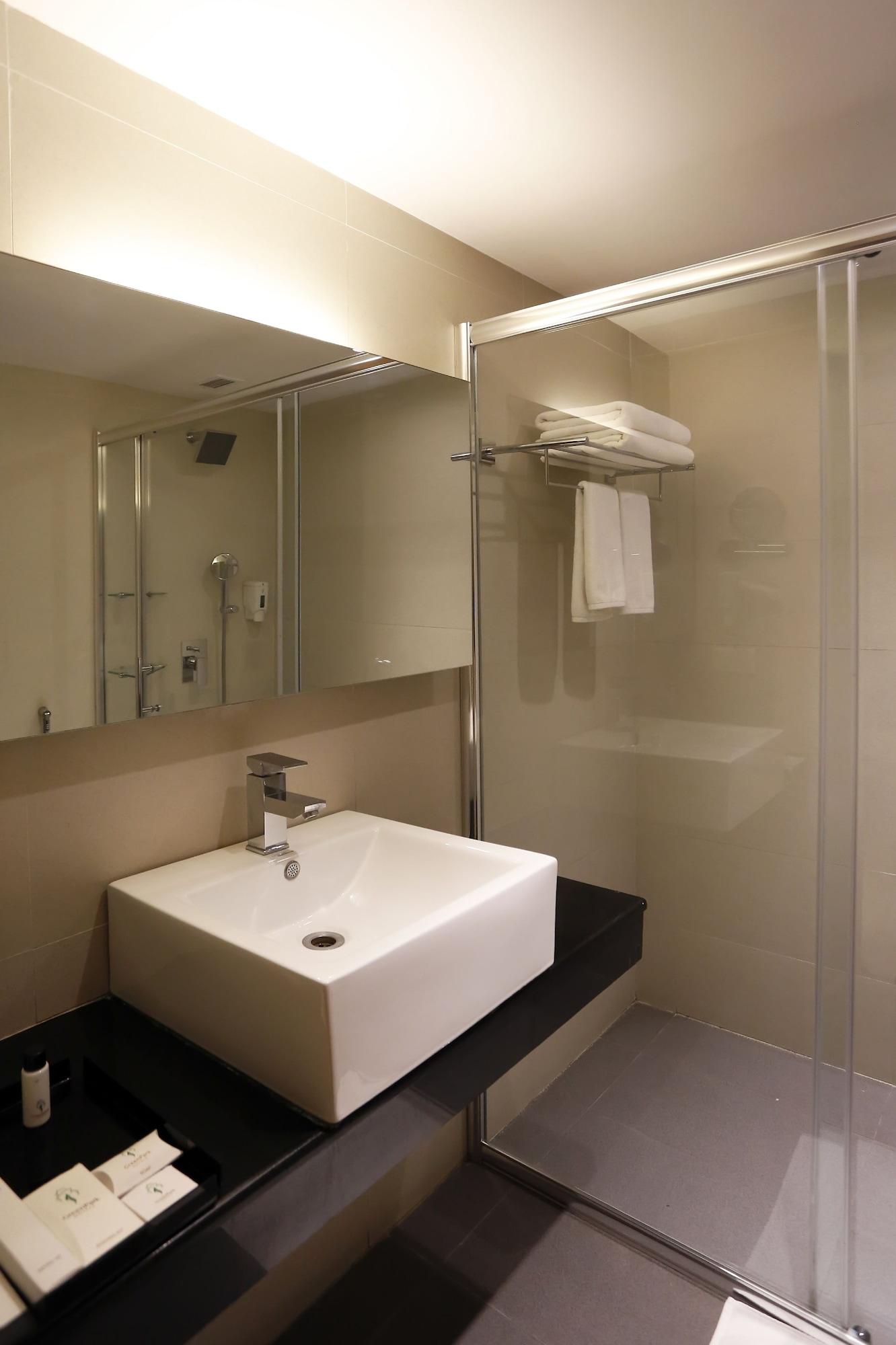 Green Park Chennai Exterior foto A bathroom in a hotel