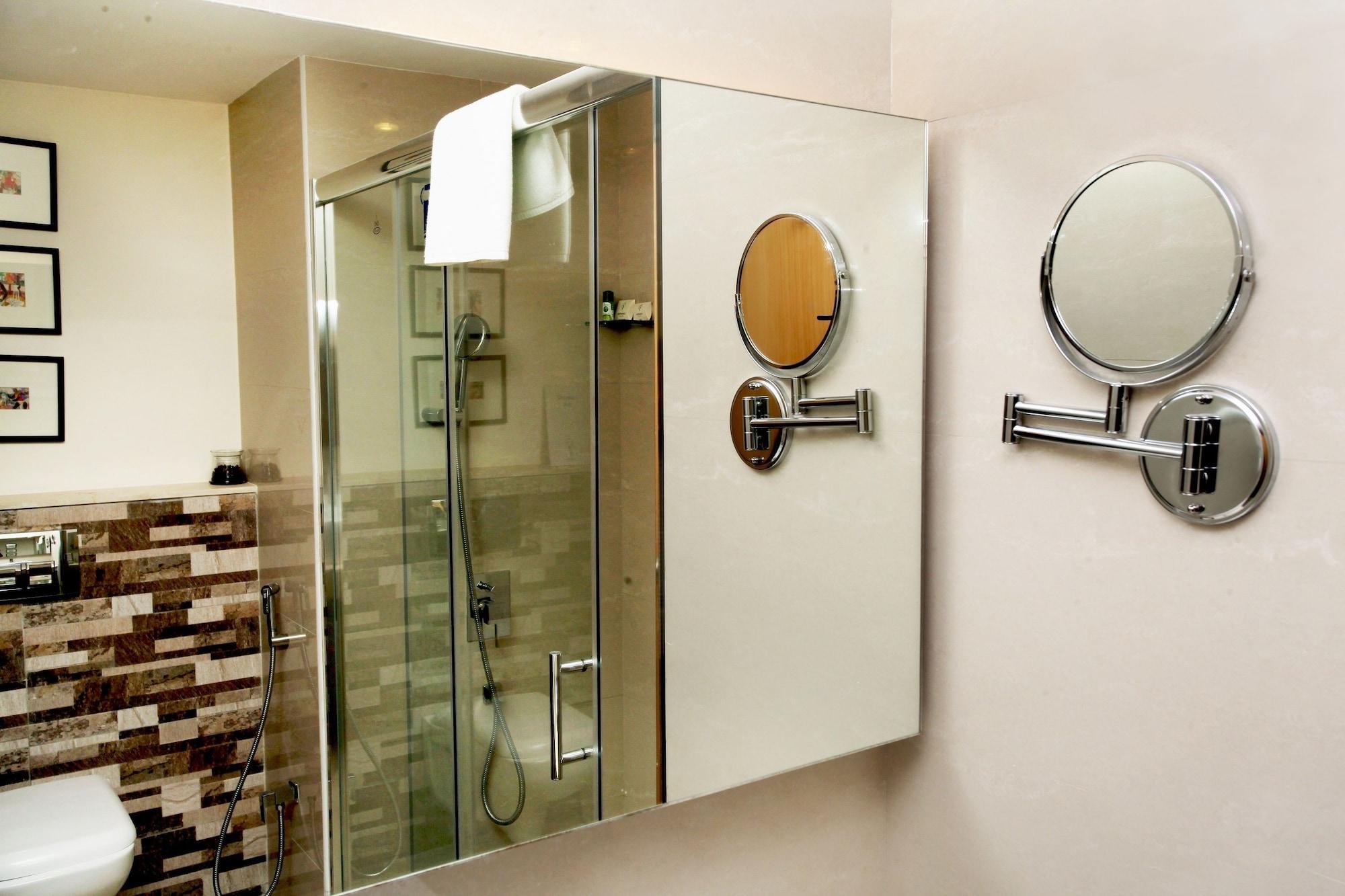 Green Park Chennai Exterior foto A shower enclosure