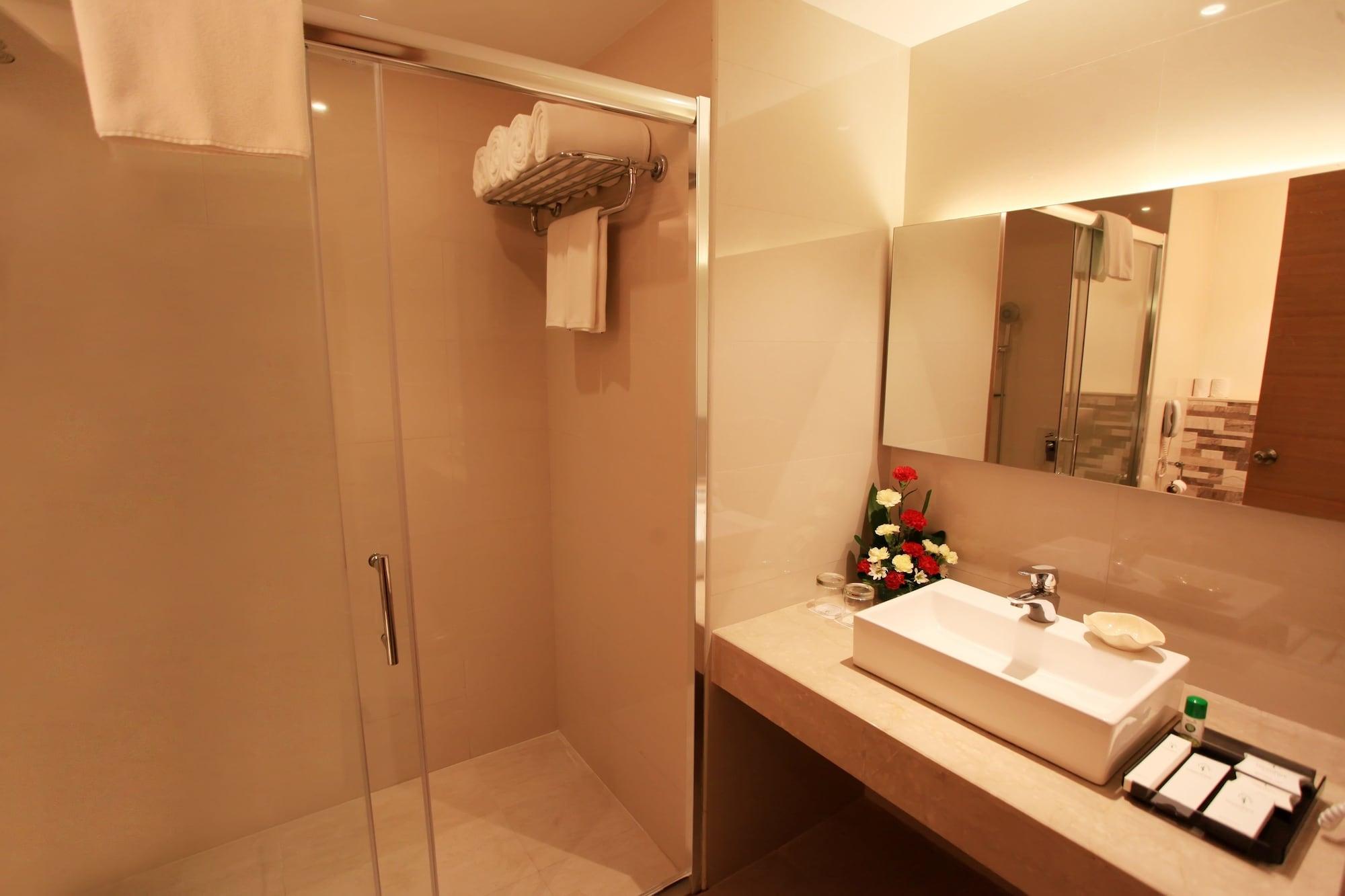 Green Park Chennai Exterior foto A shower cubicle