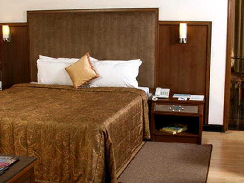 Green Park Chennai Exterior foto A room at the hotel