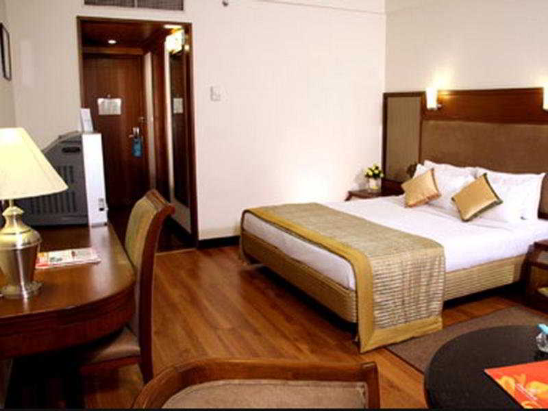 Green Park Chennai Exterior foto A room at the Imperial