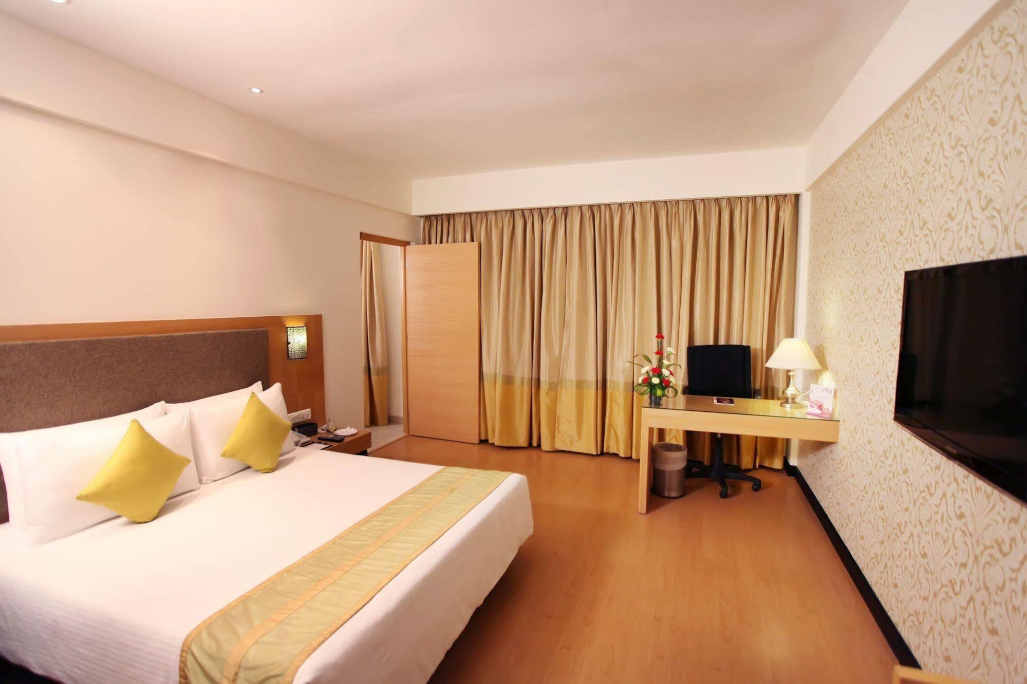 Green Park Chennai Exterior foto A room at the hotel
