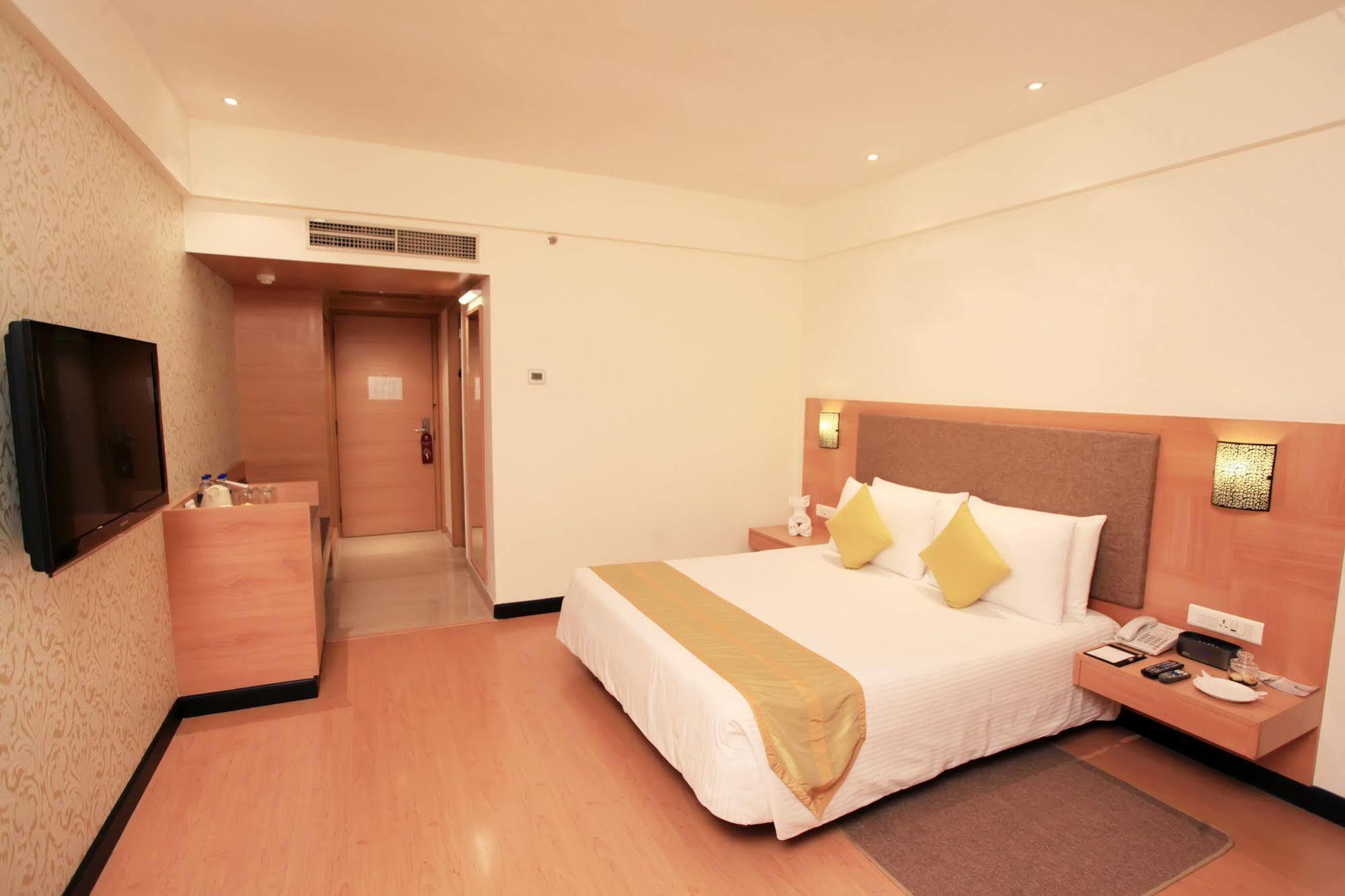 Green Park Chennai Exterior foto A room at the hotel