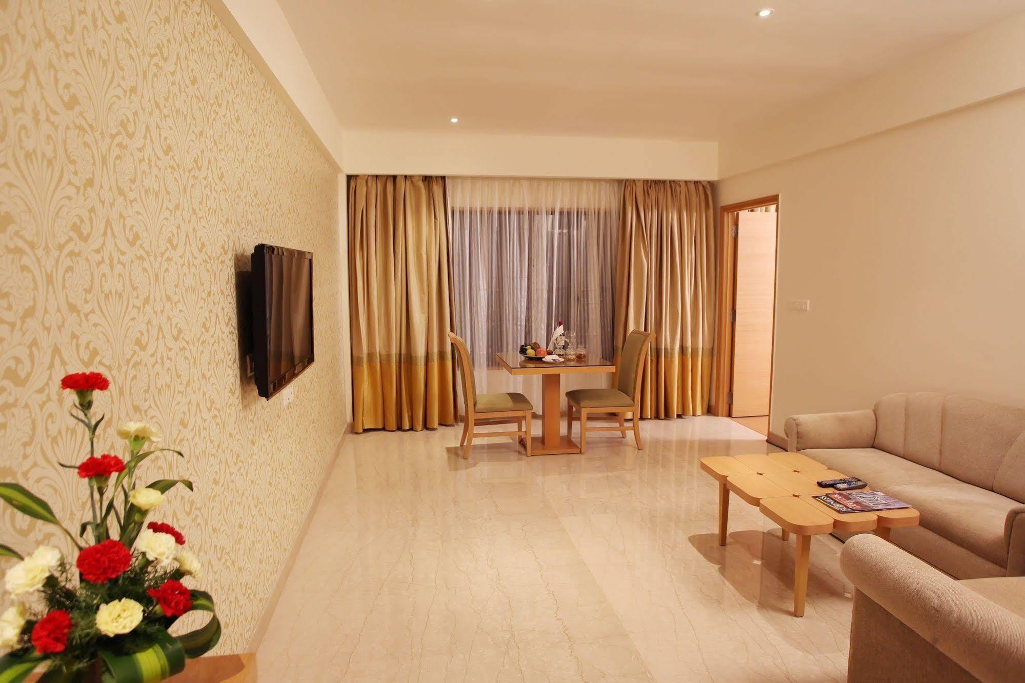 Green Park Chennai Exterior foto A suite at the hotel