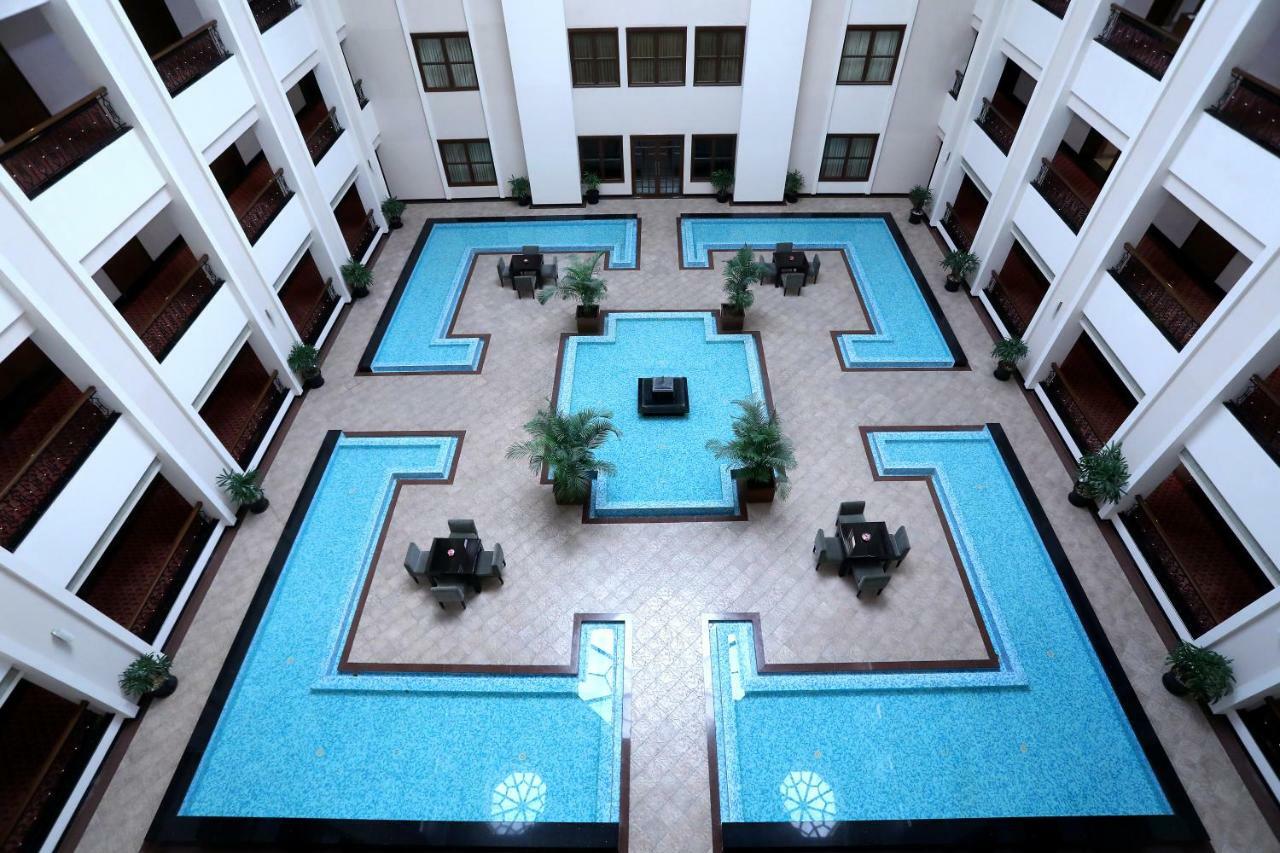Green Park Chennai Exterior foto The interior of the hotel