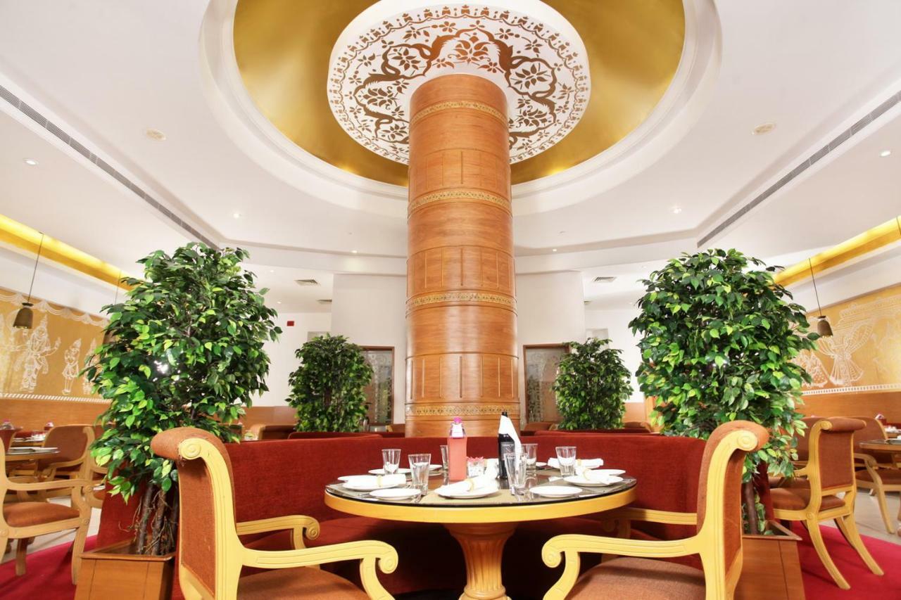 Green Park Chennai Exterior foto The interior of the restaurant