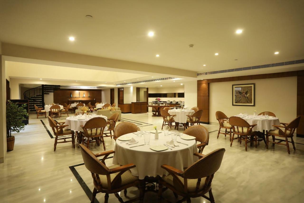 Green Park Chennai Exterior foto The restaurant at the hotel