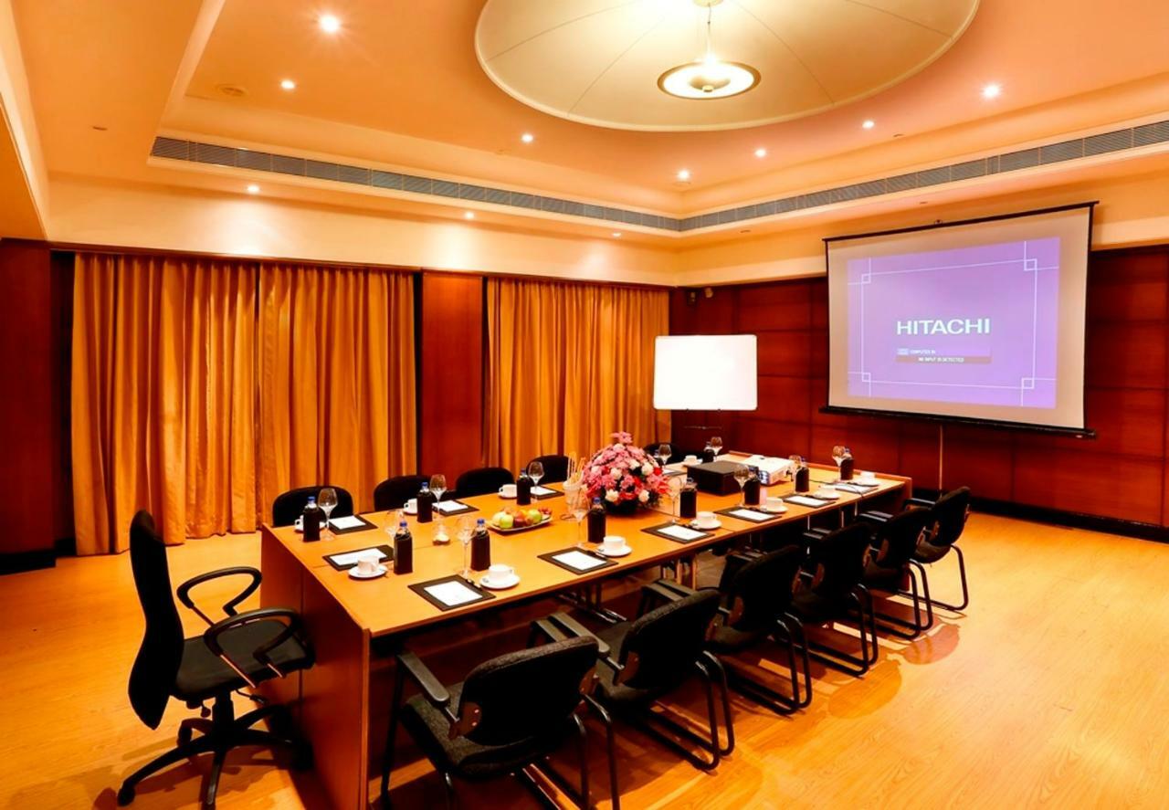 Green Park Chennai Exterior foto Boardroom at the Taj Bengal