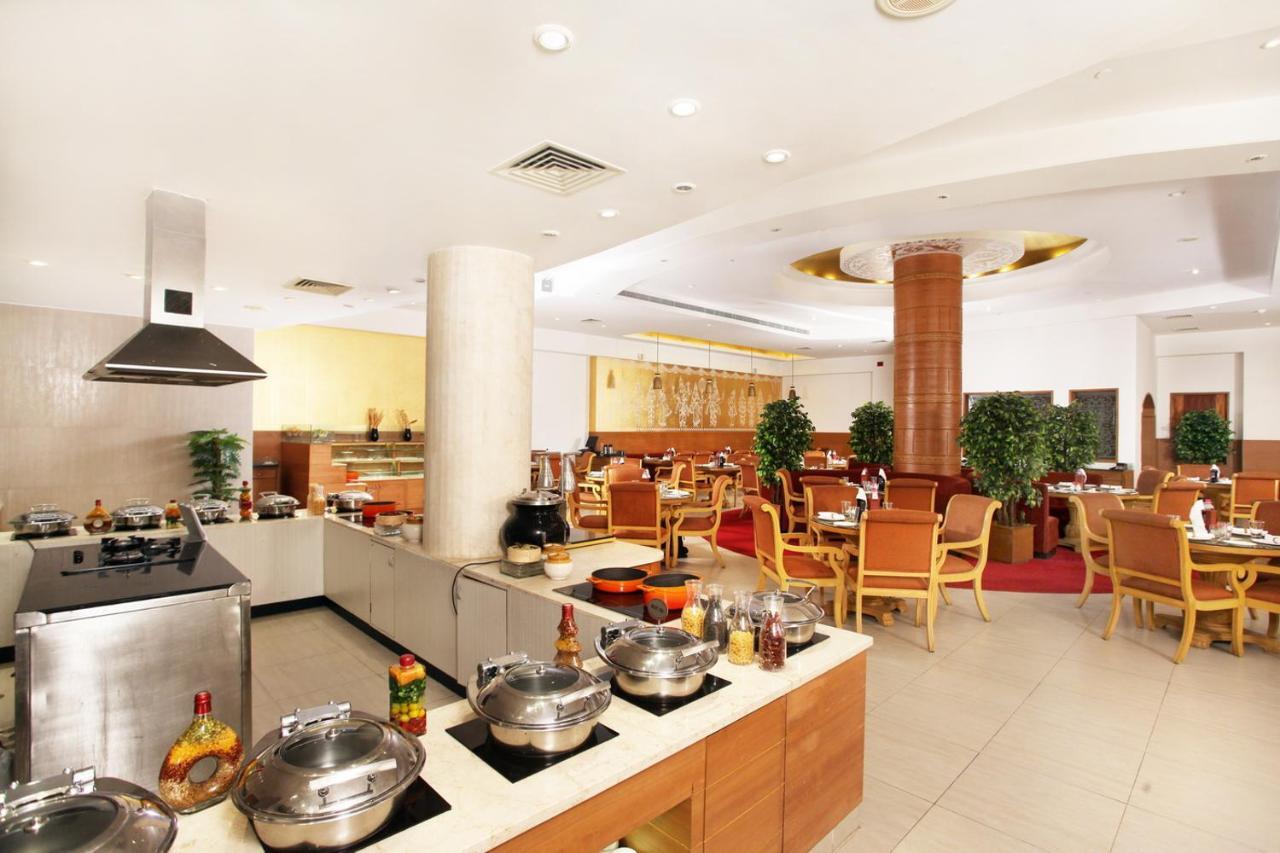 Green Park Chennai Exterior foto The restaurant